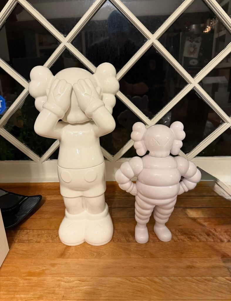 UK HOLIDAY; CERAMIC STATUES (LARGE)